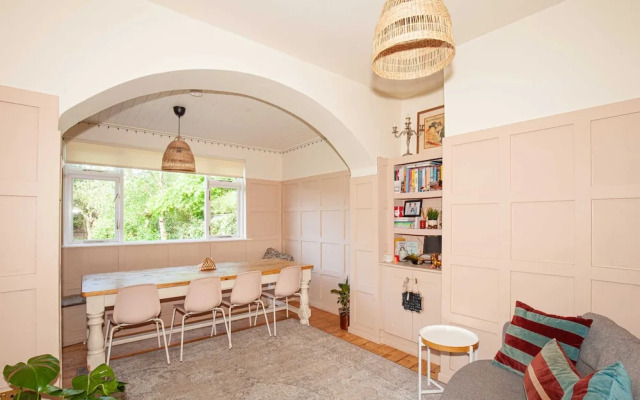 Charming 3BD Oasis 3 Min Walk From Beach Front!