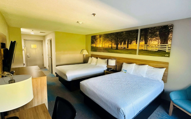 Days Inn & Suites by Wyndham Wynne