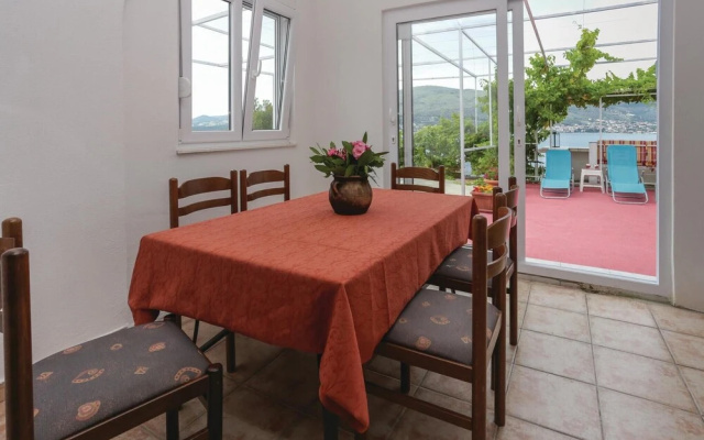 Nice Home in Okrug Donji With Wifi and 3 Bedrooms