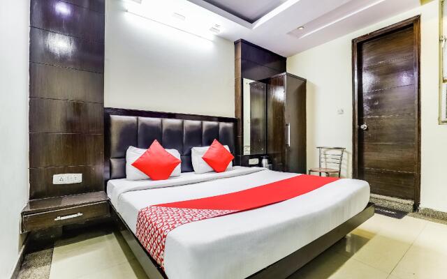 OYO 13252 Hotel Chander Palace