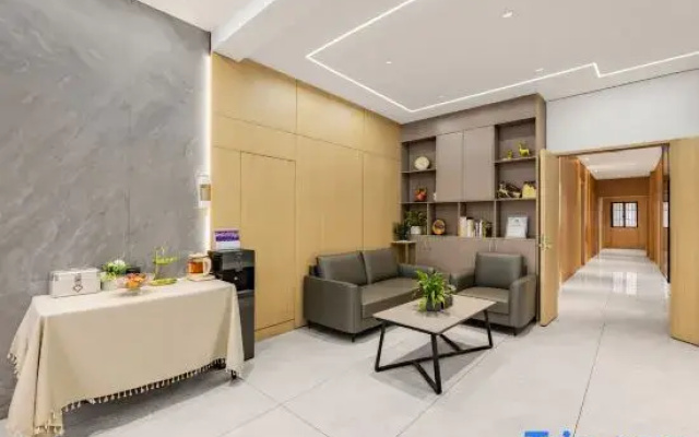 Kaihong Yiju Hotel (Shaoxing Lu Xun's Hometown Subway Station)