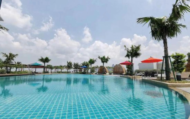 Almas Puteri Harbour by Squarenest