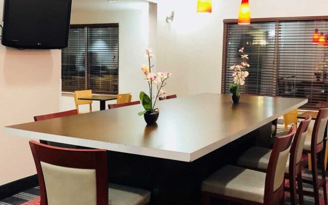 Country Inn & Suites by Radisson, DFW Airport South, TX