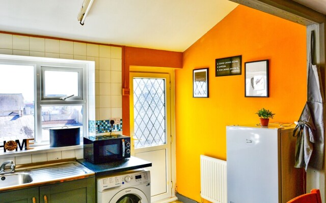 Captivating 3-bed House in Swansea Town Center