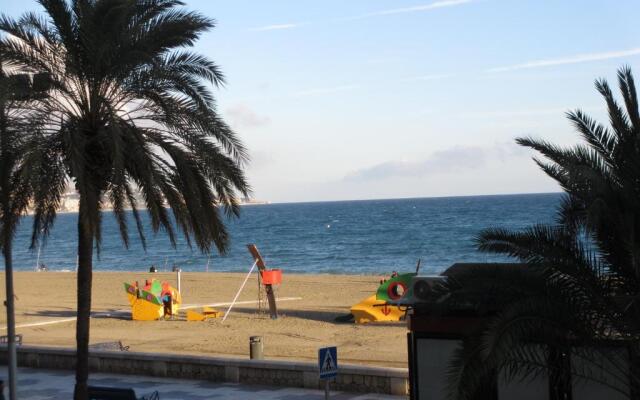 Frente a la playa Malagueta Arenal, 10 personas