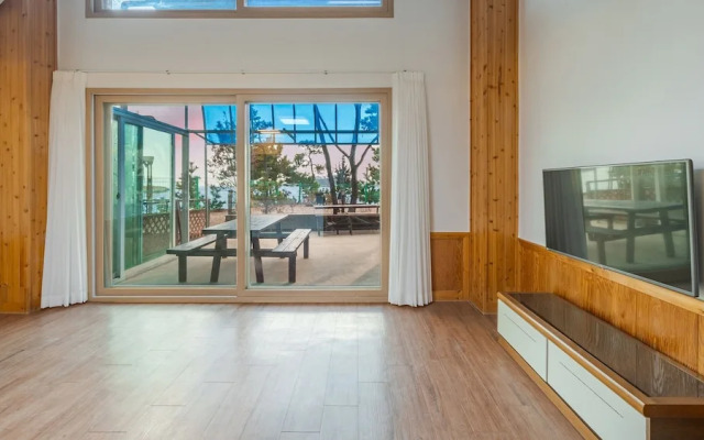 Yeongheungdo Rainbow Ocean View Pension