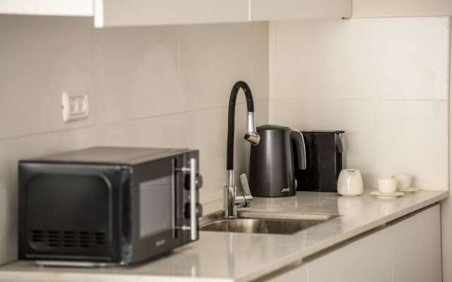 Spacious & Bright 3BR Apt with City View