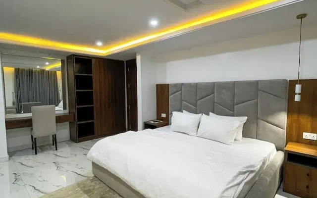 New Standard Hotel And Suites