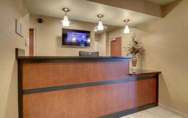 Cobblestone Hotel & Suites - Salem