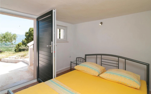 Amazing Home in Praznica With 4 Bedrooms, Wifi and Outdoor Swimming Pool