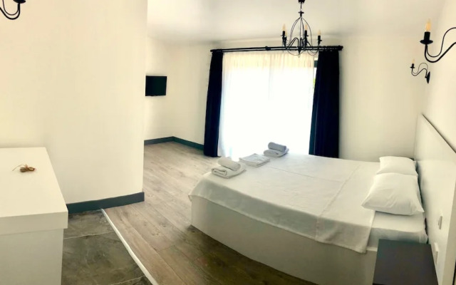 Victoria Hotel and Lounge