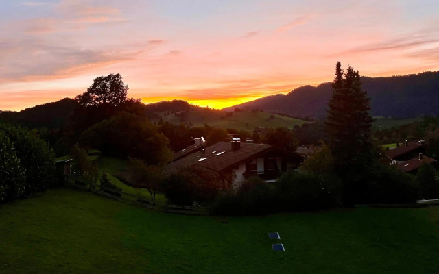 Wunderschöne Wohnung mit Balkon und Blick auf die Alpen