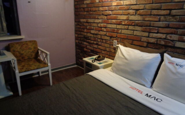 Mac Hotel