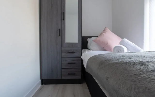 Lux Apartments 4 Bedroom House Molyneux