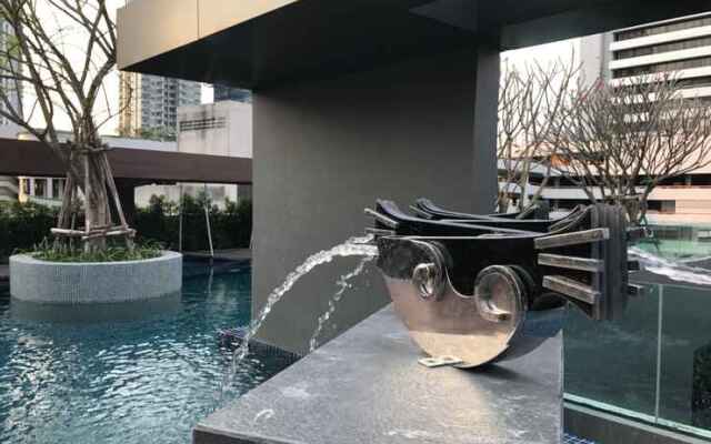 Luxury Condo Sukhumvit 11-13 Asoke Nana Nightlife