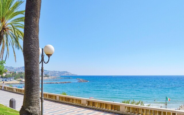 Stunning Apartment in Camporosso With 2 Bedrooms and Wifi