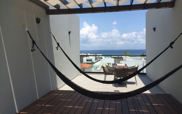 IT Condo by Realty Group