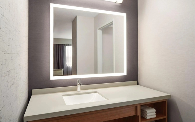 Courtyard by Marriott Mississauga - Airport Corporate Centre West