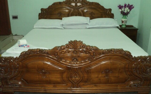 Royal Guest House & Service Apartment