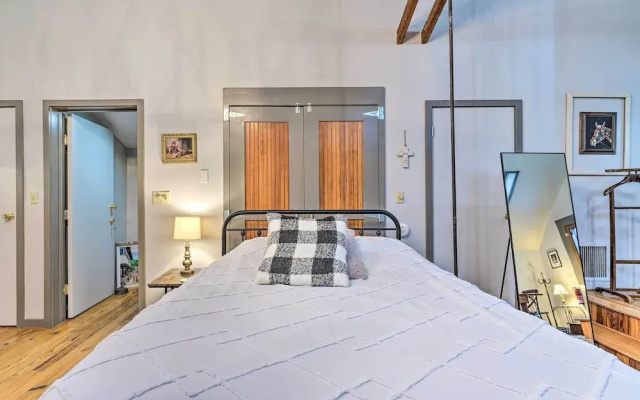 Pet-friendly Loft Vacation Rental w/ Fire Pit!