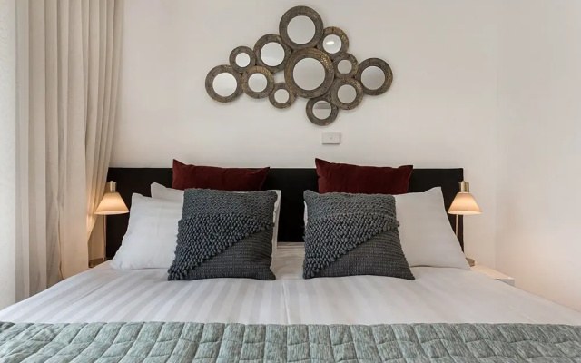 Comfy Studio With Shared Backyard Near Racecourse