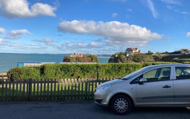 ONE BED APARTMENT GROUND FLOOR ONE MINUTE walk TOWAN BEACH FREE PARKING