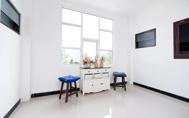 Four D'home by OYO Rooms