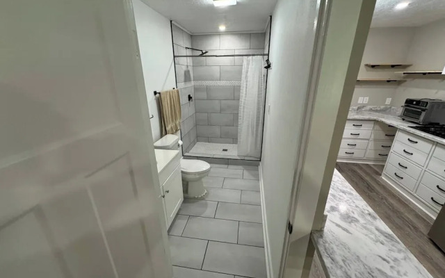 Pet-friendly 2BR Free Parking & Wi-fi