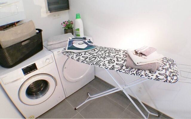 Businest Gosselies-charleroi Airport - 1-bedroom Apartment