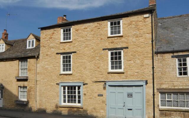 White Hart House, BURFORD
