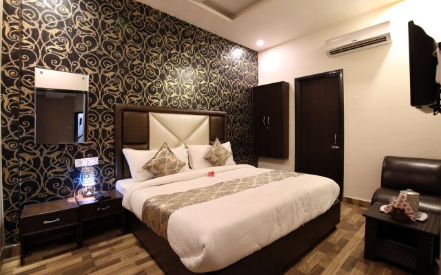Oyo Rooms 111 Opp. Sangam Cinema