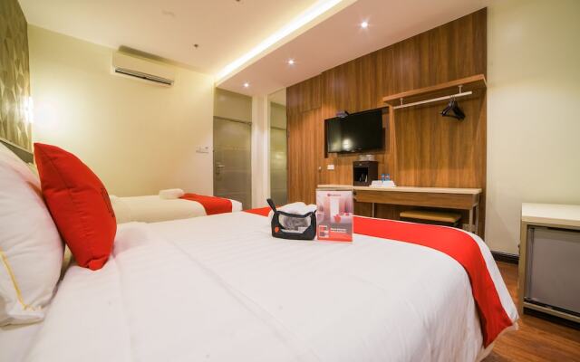 RedDoorz Premium @ South Triangle Quezon City
