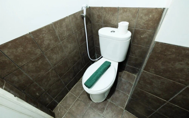 Easy Access to Mall Green Pramuka Apartment
