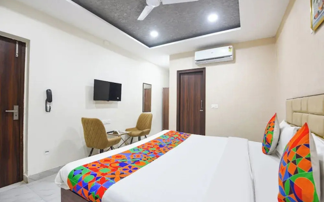 Fabhotel Canal View