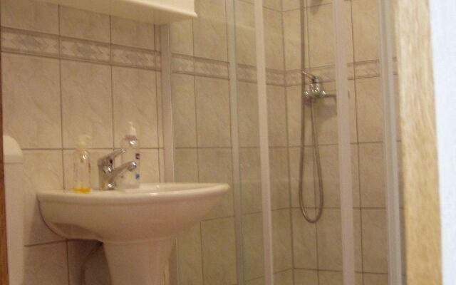 Apartment Lado - free parking: A1 Supetar, Island Brac