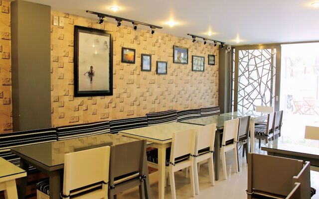 The Carnation Hotel Da Nang