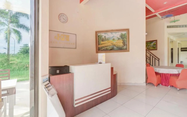 Hotel O Bogor near Taman Safari formerly Ken Raudhah Inn – Guest Rooms – Cisarua