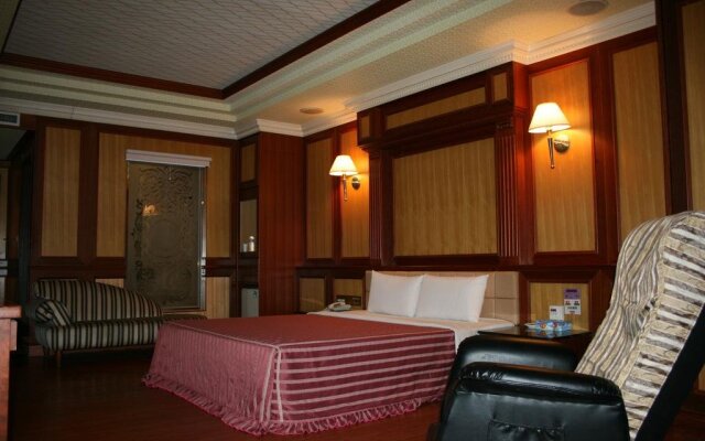 Love-Shu Business Motel