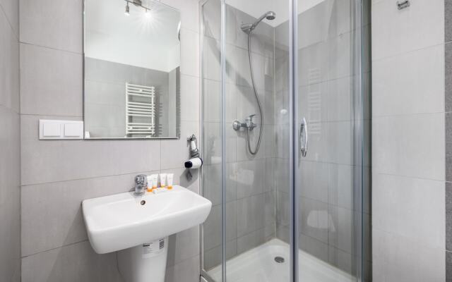 Nadbrzeżna Apartament by Renters