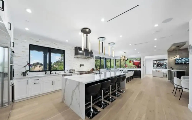 Oak Haven Sanctuary - Grand Estate With Pool, Guest House & Scenic Views