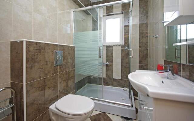 Beautiful Home in Makarska With Wifi and 2 Bedrooms