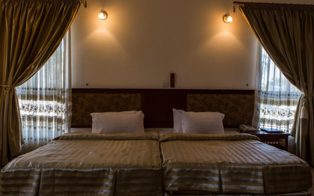 Sunlodge Hotel