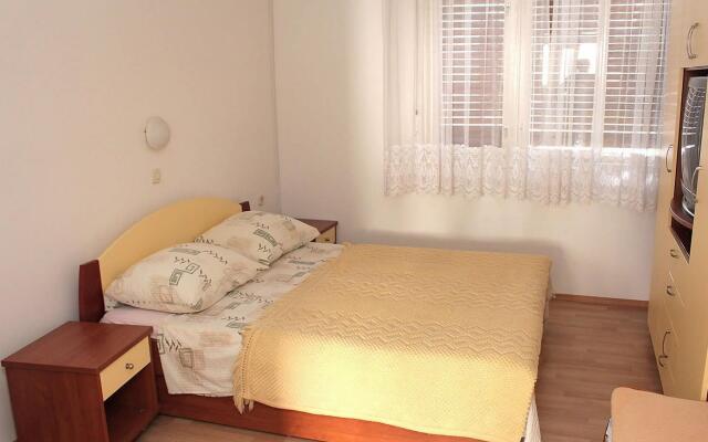 Vinko - big terrace and grill - A5(2+1)