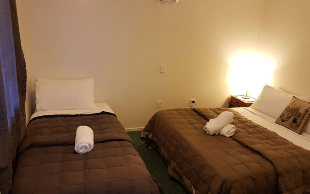 Lakeview Colonial Motel