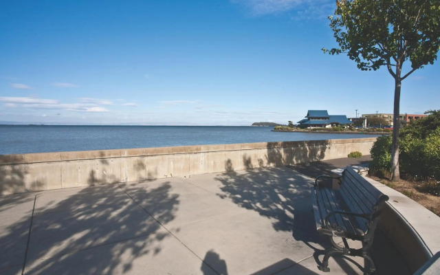 Bay Landing Hotel