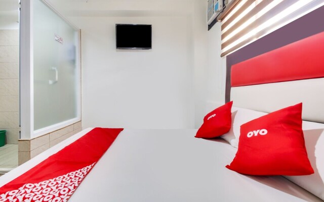 OYO 895 Golden Majestic Pension Inn