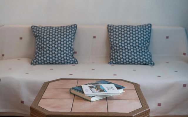 Between Lakes Apartments