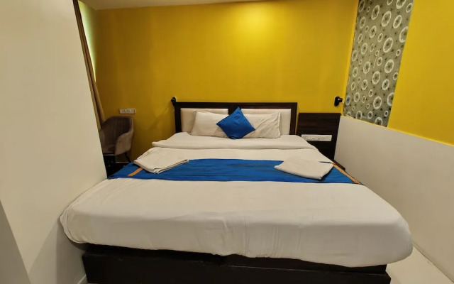 Hotel Aura - Near Malad Link Road