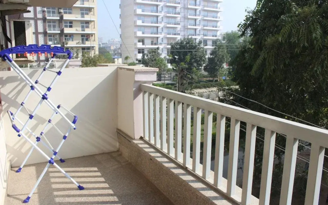 Aura Luxury Studio Near Artemis Hospital
