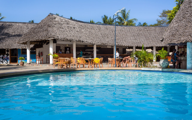 Travellers Beach Hotel & Club